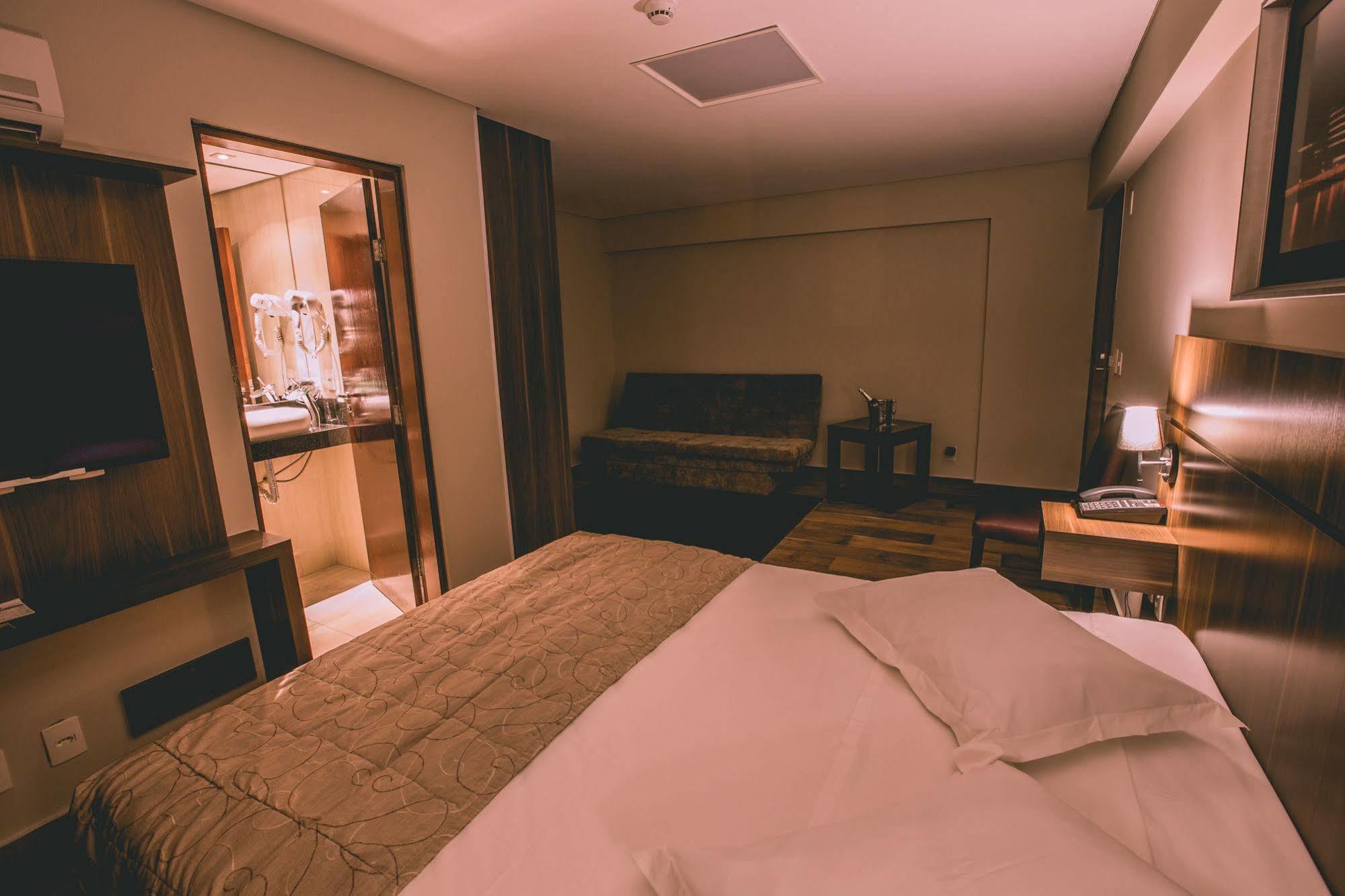 Padom Business Hotel Bragança Paulista エクステリア 写真